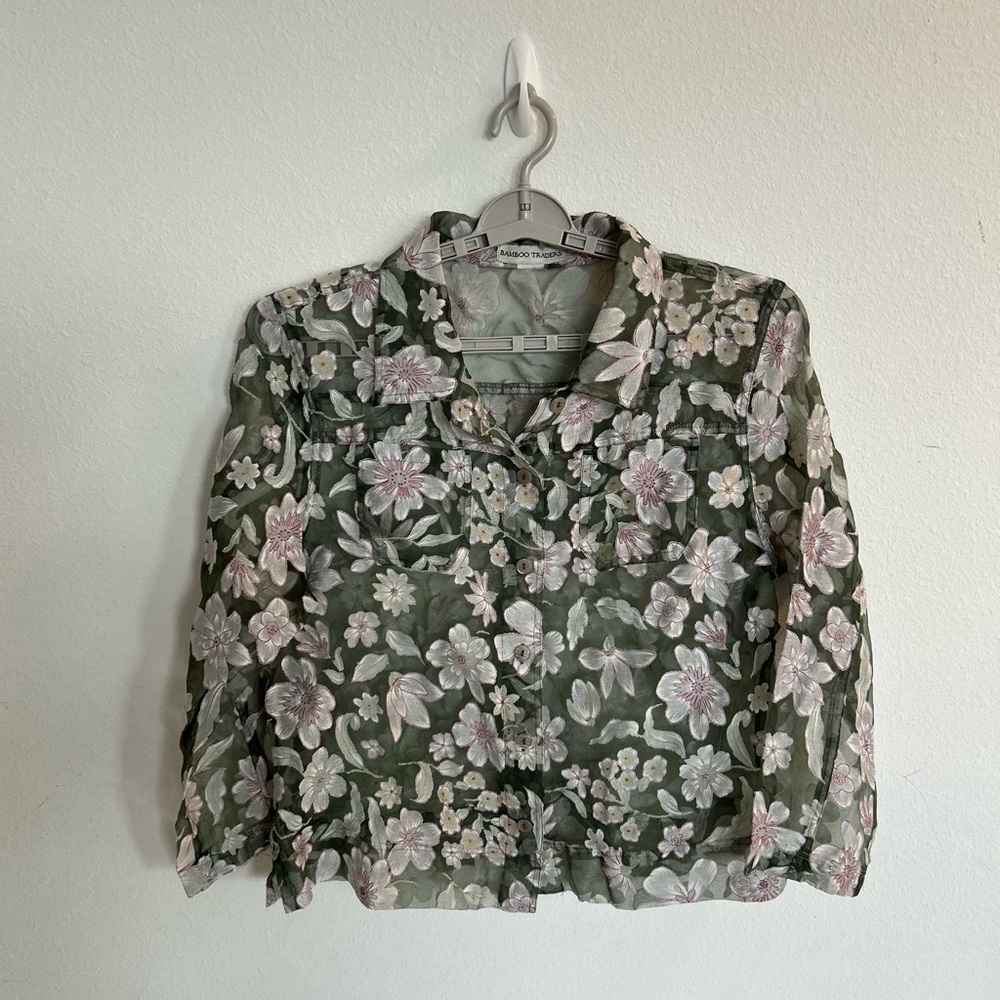 Bamboo Traders Women’s Long Sleeve Sheer Jacket/Top

Size XL